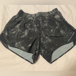 LuLuLemon Hotty Hot 4’inch shorts